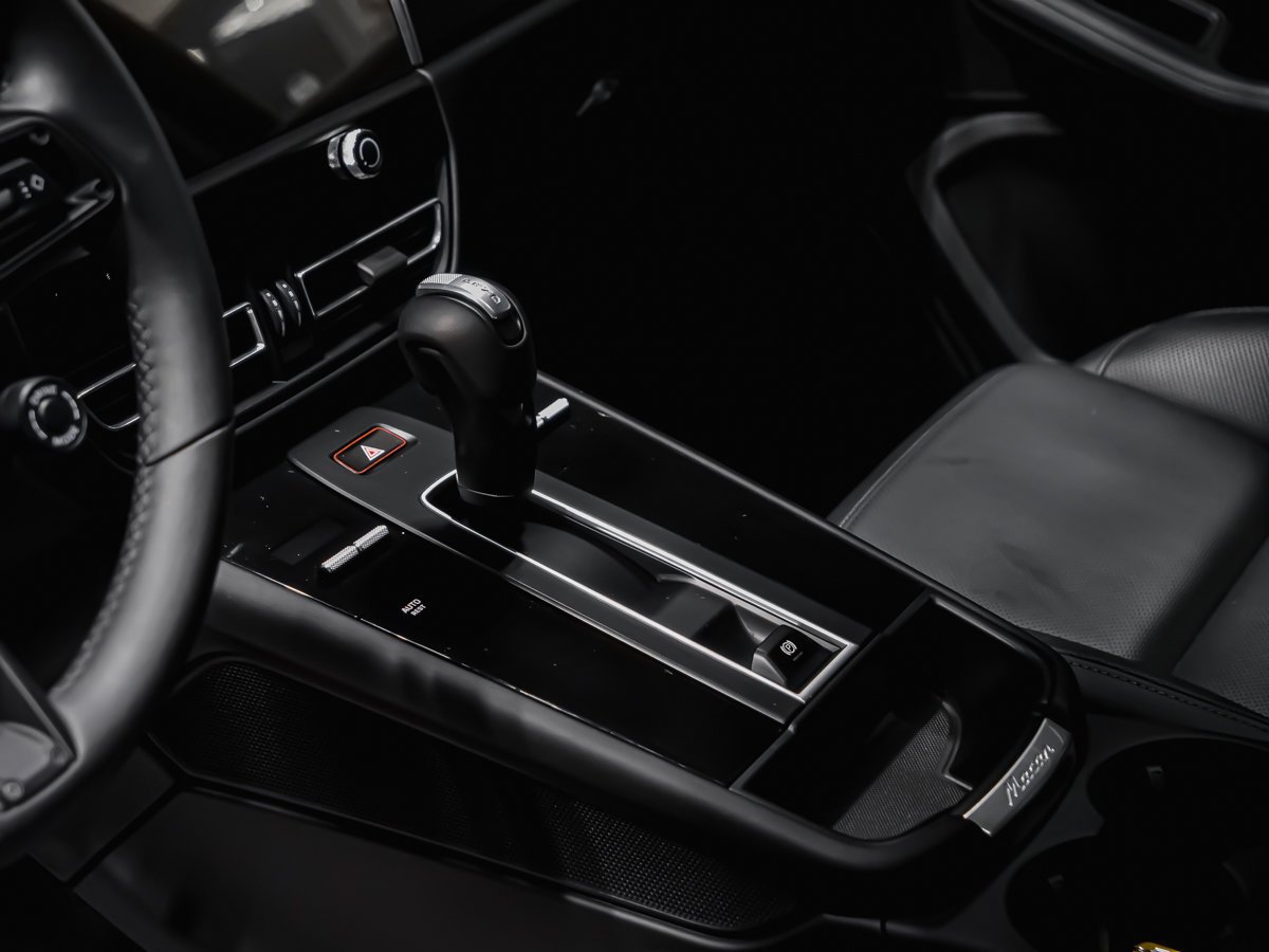 2025 Porsche Macan GTS Black Montreal - photo #10