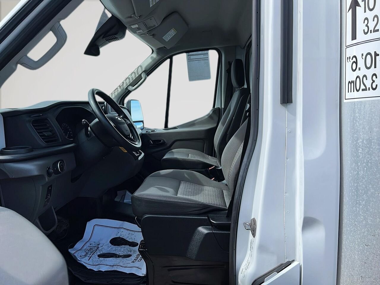 2023 Ford Transit Cube 12 pieds simple roue White Québec - photo #8