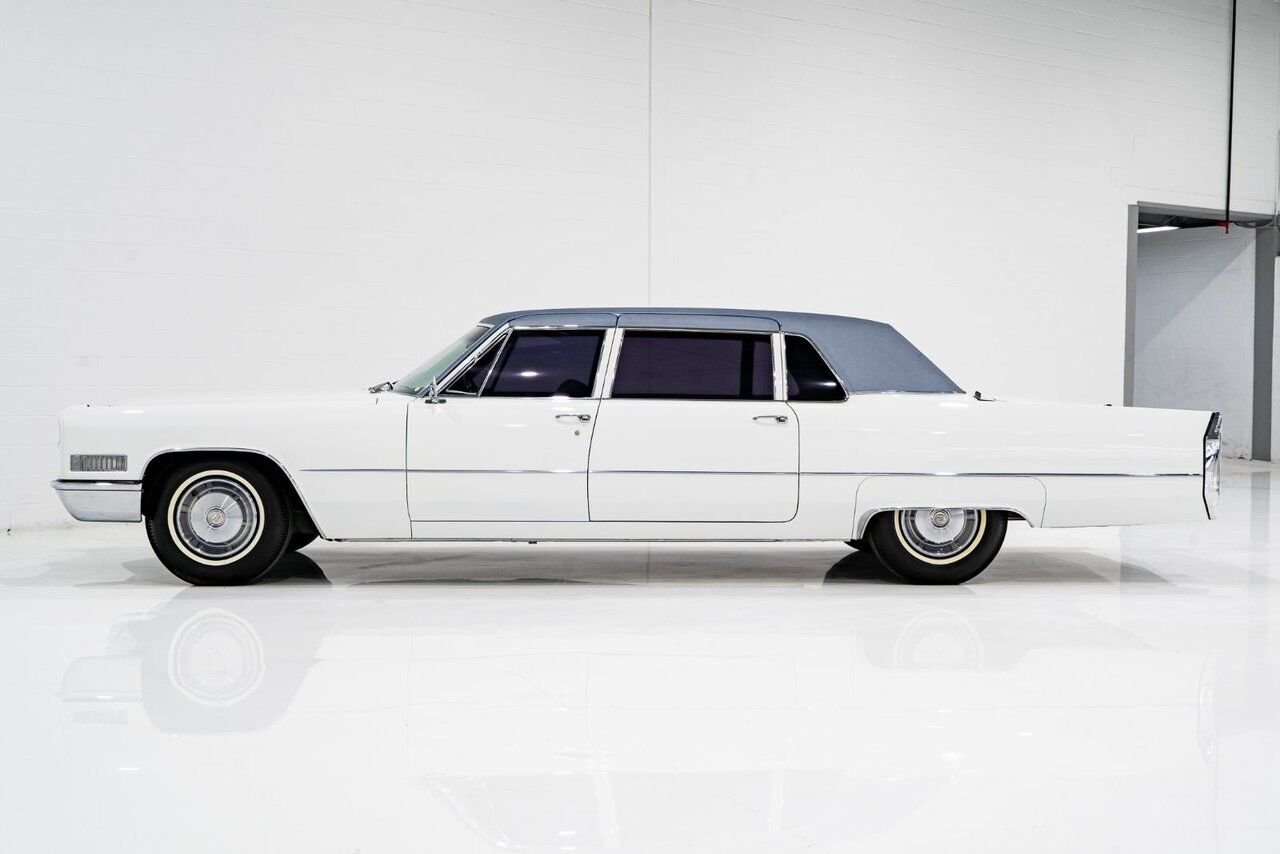 Cadillac Fleetwood **PRICE IN USD** Factory Limo dual AC with only 18,892 miles 1966 Blanc Montréal - photo #44