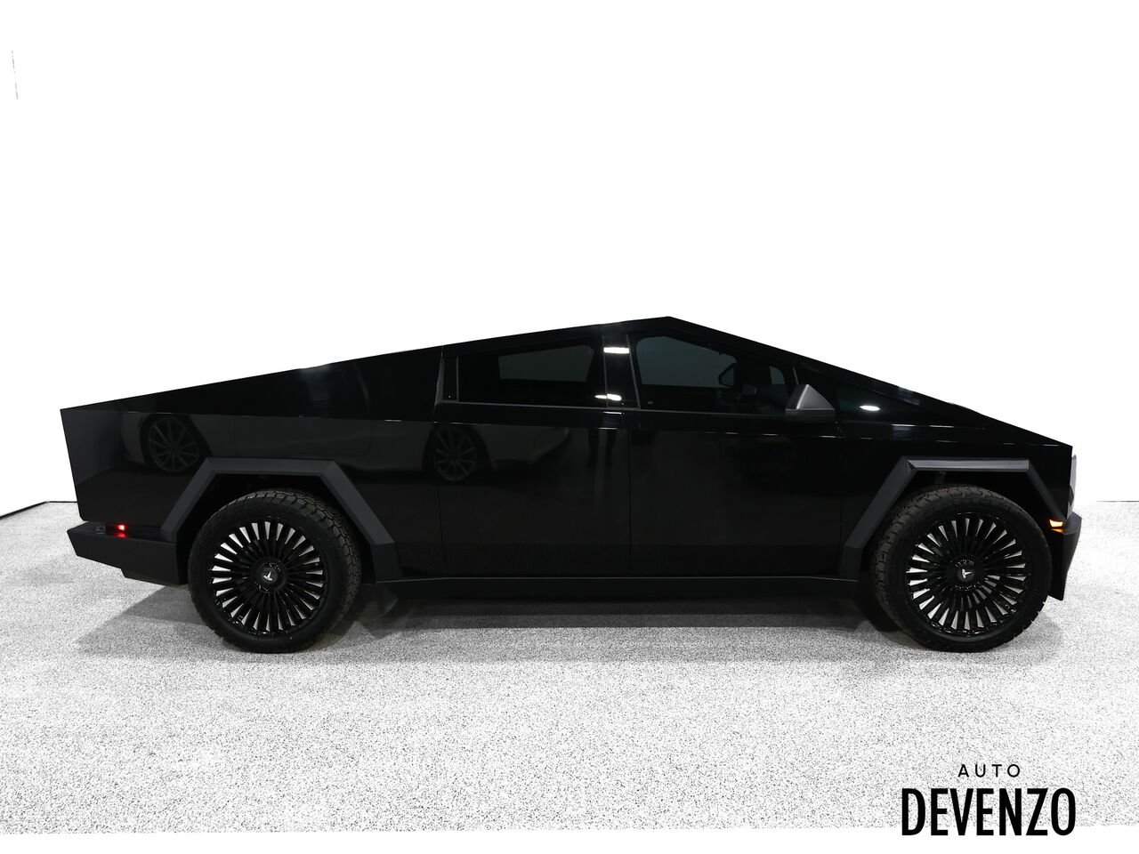 Tesla Cybertruck 2024 Argent Saint-Eustache - photo #1