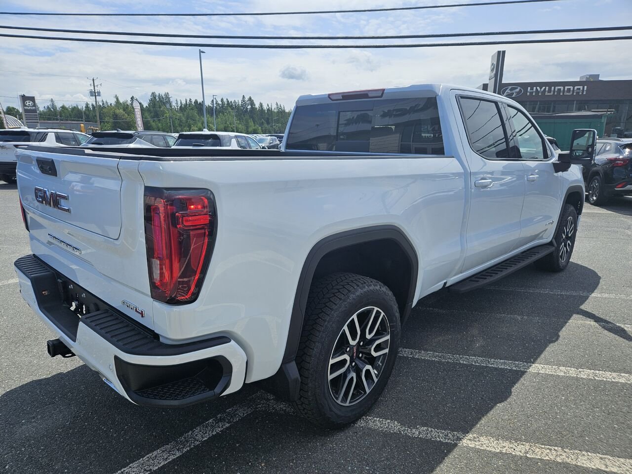 GMC Sierra 1500 AT4 cabine multiplace 4RM 157 po 2026 Blanc sommet Thetford Mines - photo #2