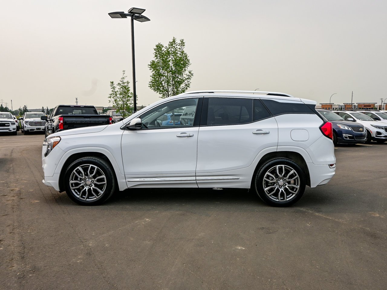 2022 GMC Terrain AWD 4dr Denali White Sherwood Park - photo #9