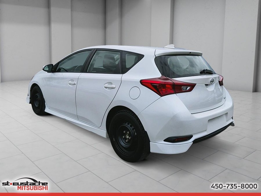 Scion iM Hayon 4 portes CVT 2016 Blanc