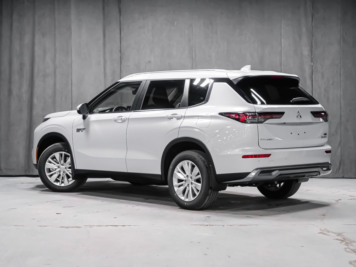 Mitsubishi Outlander PHEV SE 2026 Fini taillé diamant Blanc de qualité supérieure Montréal - photo #3