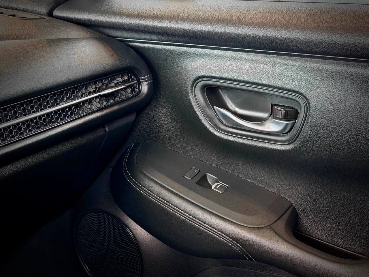 2023 Honda HR-V Black Notre-Dame-des-Prairies - photo #32