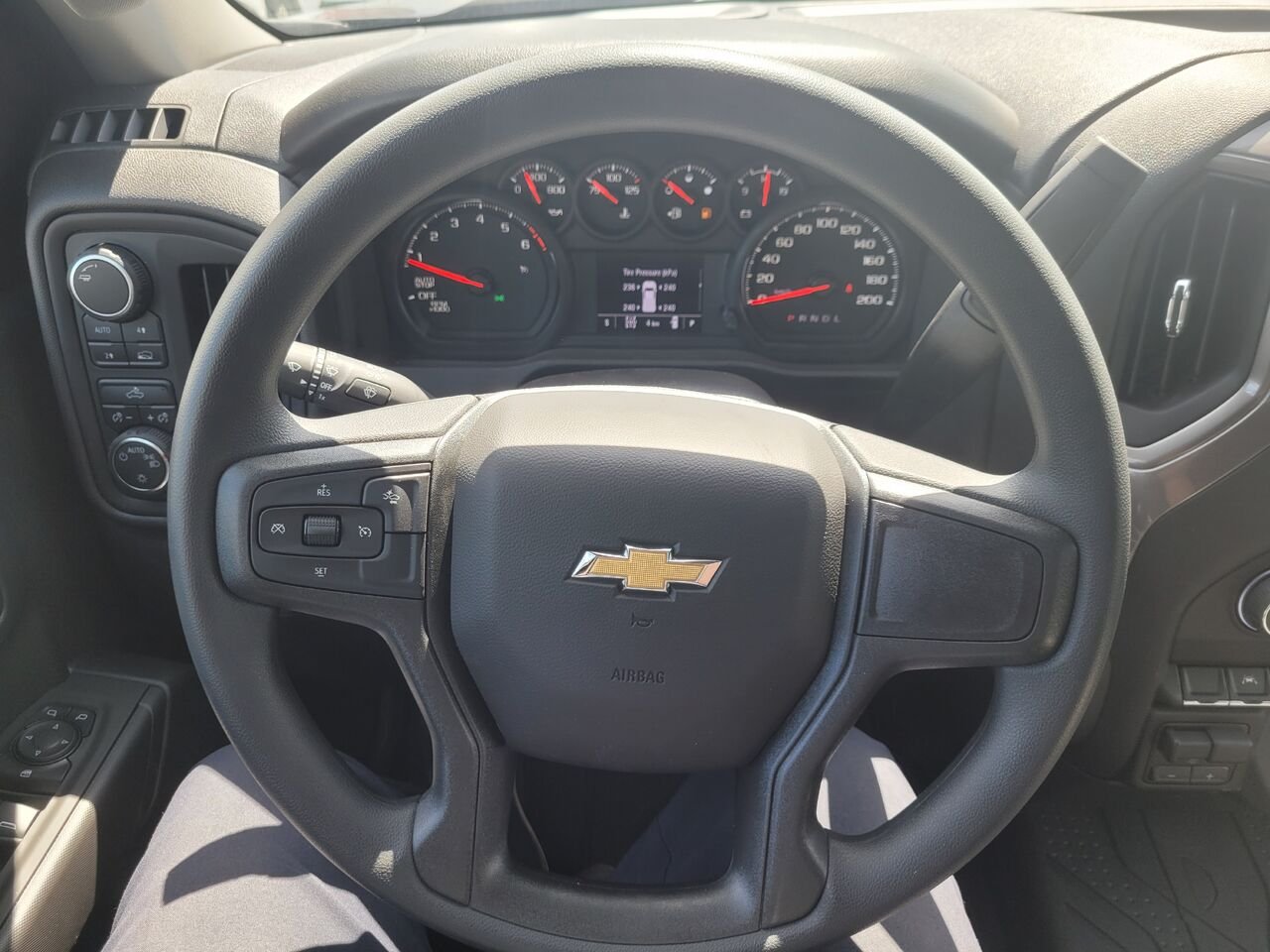 Chevrolet Silverado 1500 Custom cabine multiplace 4RM 157 po 2026 Noir Thetford Mines - photo #5