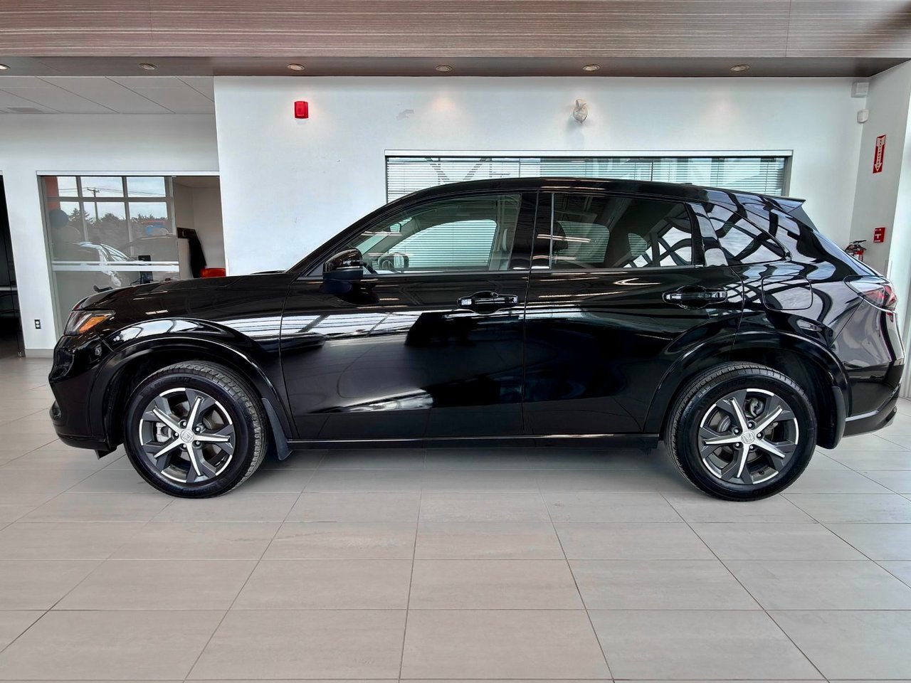 2023 Honda HR-V Black Notre-Dame-des-Prairies - photo #8