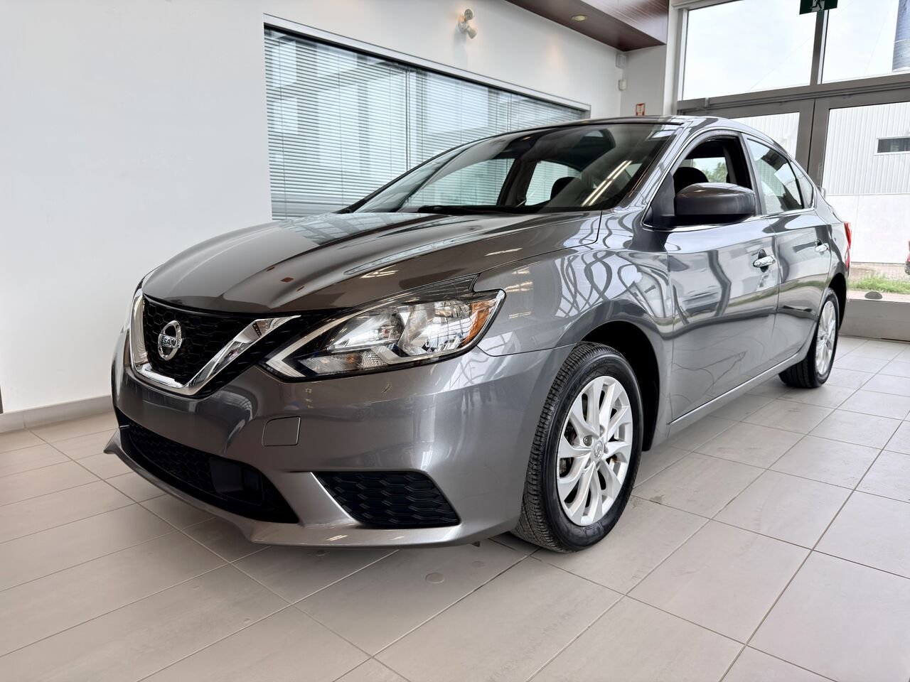 2018 Nissan Sentra Grey Notre-Dame-des-Prairies - photo #3
