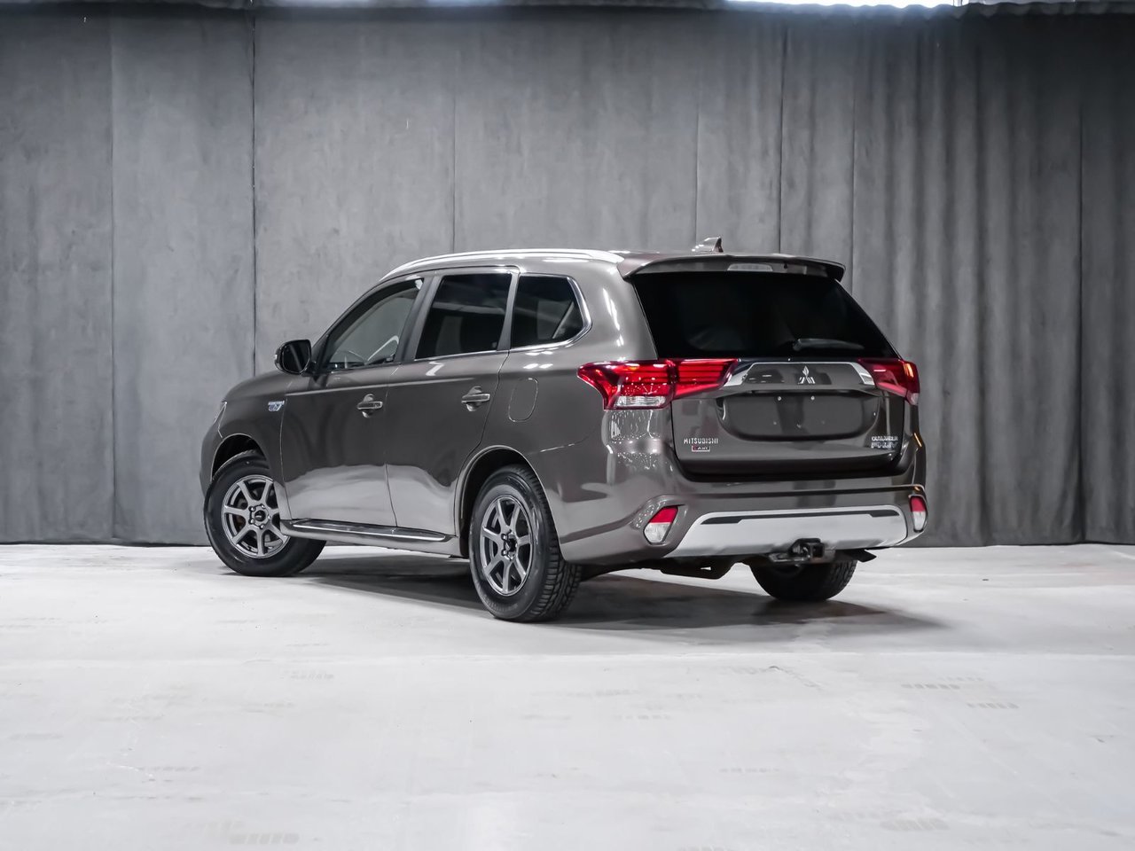 Mitsubishi Outlander PHEV SE 2019 Brun Montréal - photo #1