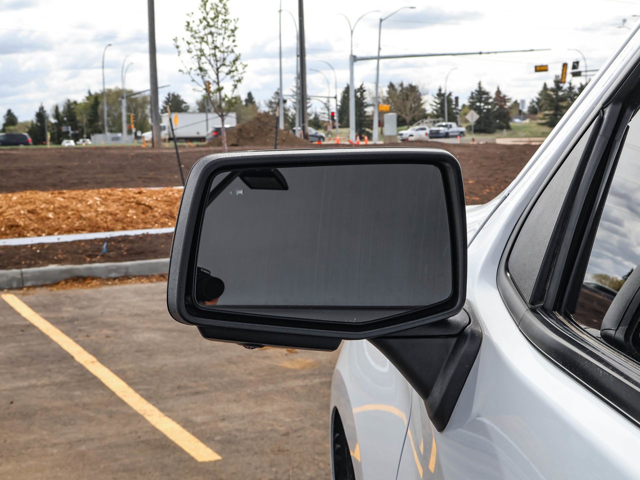 2022 Chevrolet Silverado 1500 4WD Crew Cab 147 LT Trail Boss White Sherwood Park - photo #12