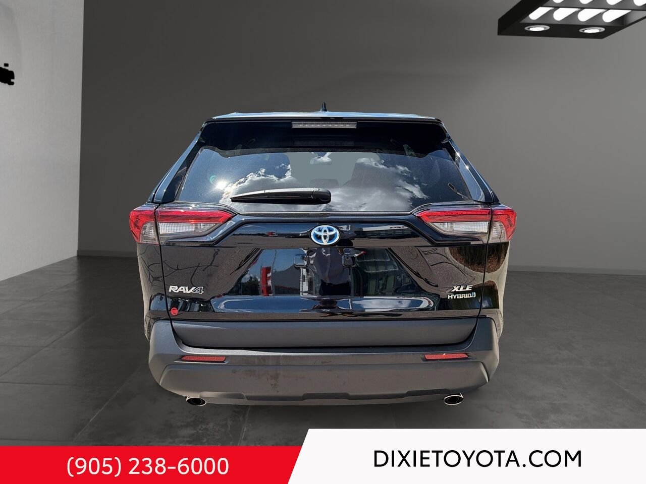 2024 Toyota RAV4 Hybrid XLE PREMIUM AWD / CLEAN CARFAX / HEATED SEATS / MOONROOF / ALLOY WHEELS / CARPLAY AND ANDROID AUTO Midnight Black Metallic Mississauga - photo #4