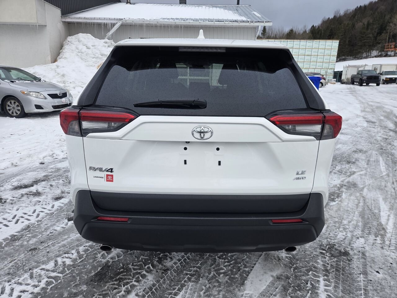 Toyota RAV4 LE TI 2023 blanc Lac-Etchemin - photo #3