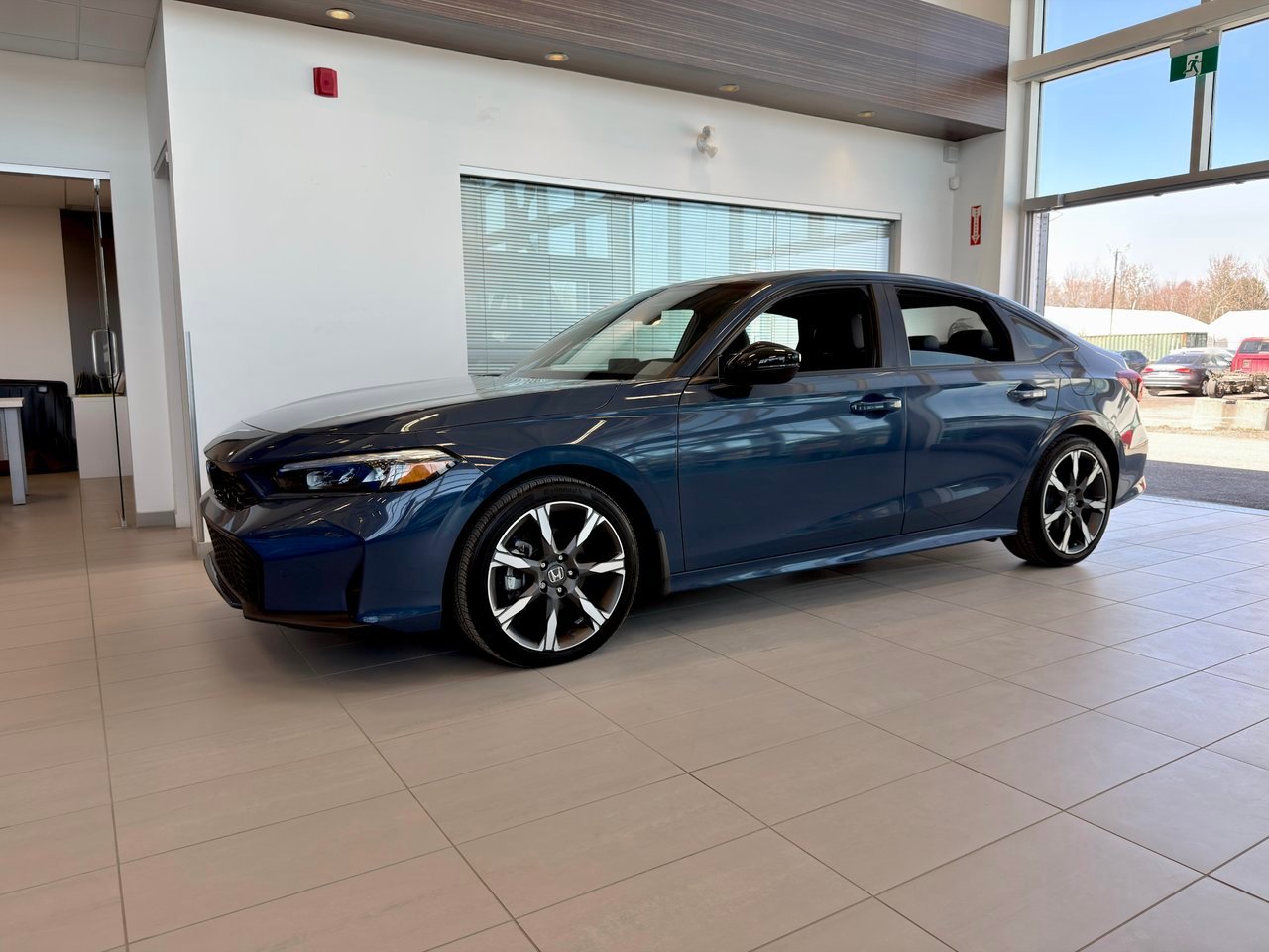 Honda Civic Sedan Hybrid 2025 Bleu Notre-Dame-des-Prairies - photo #33