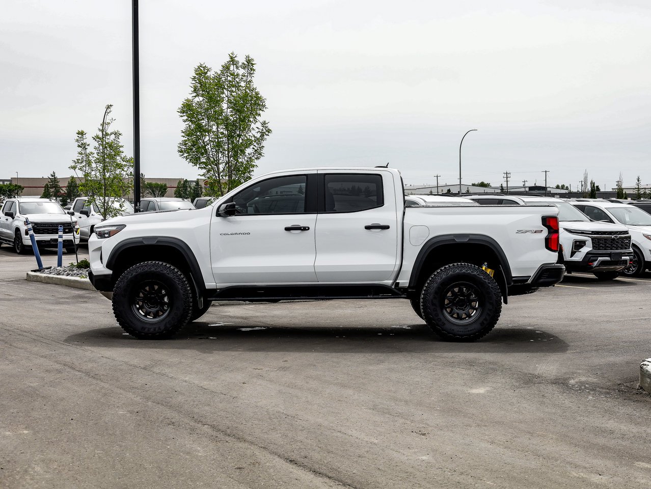 2025 Chevrolet Colorado 4WD Crew Cab ZR2 White Sherwood Park - photo #9