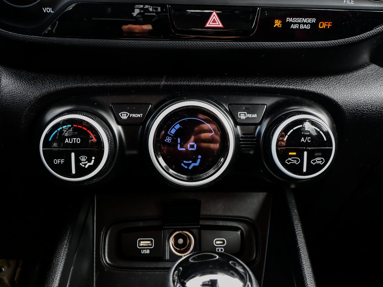 2025 Hyundai Venue Ultimate IVT w/Black Interior Grey Sherwood Park - photo #26
