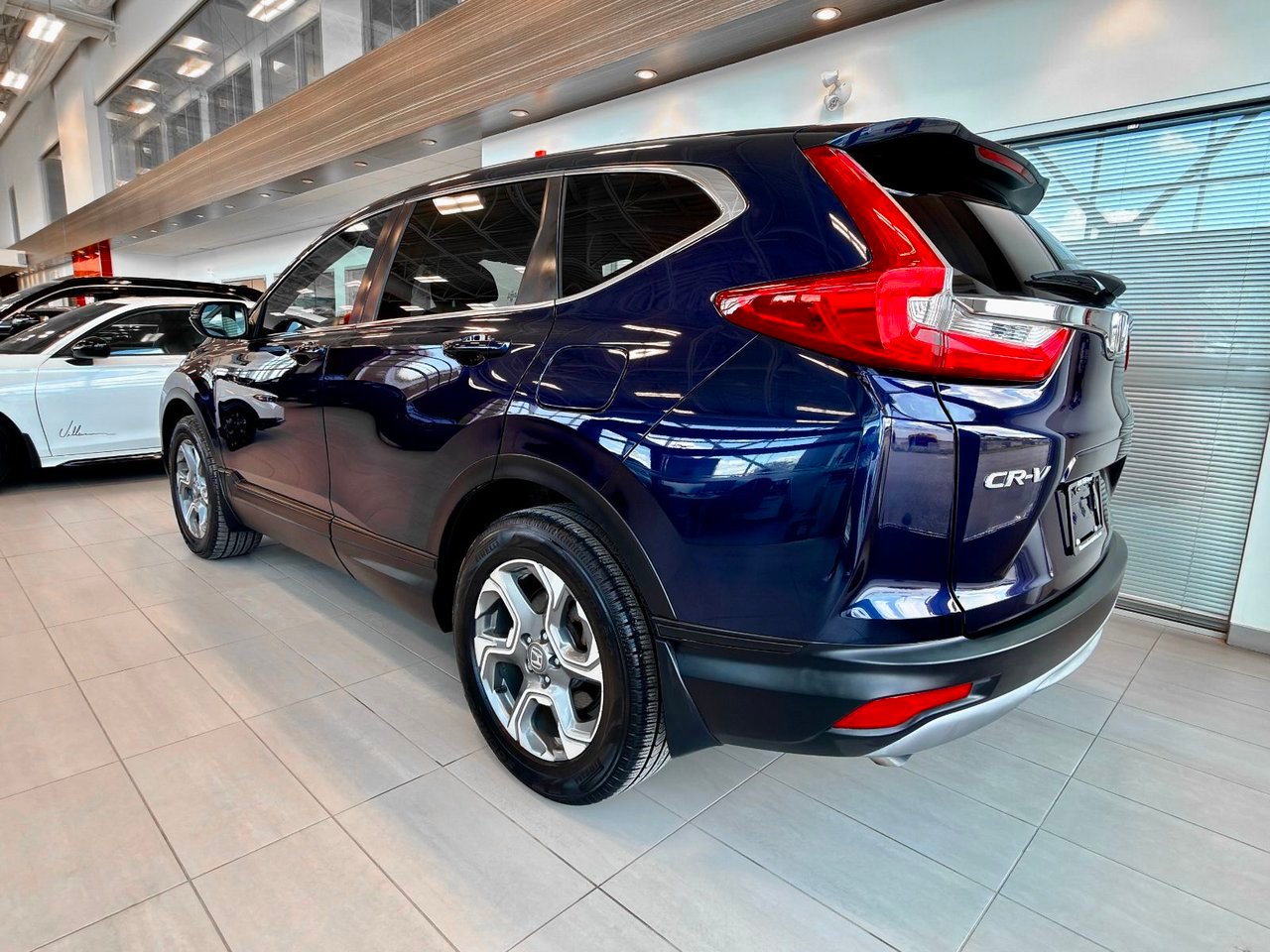 2019 Honda CR-V Blue Notre-Dame-des-Prairies - photo #8