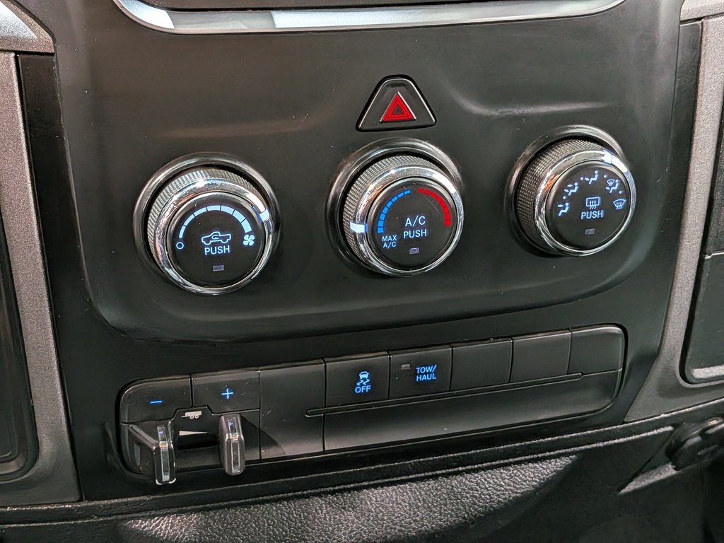 2018 Ram 1500 Express 4x4 Quad Cab 6'4" Box *Ltd Avail* Black Val-David - photo #22