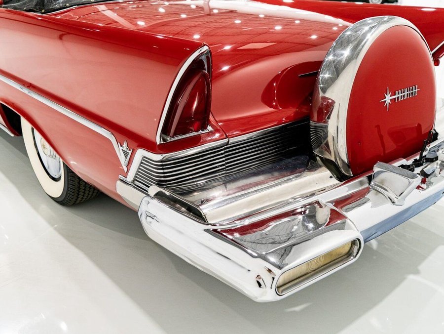 1957 Lincoln Premiere 1957 Red