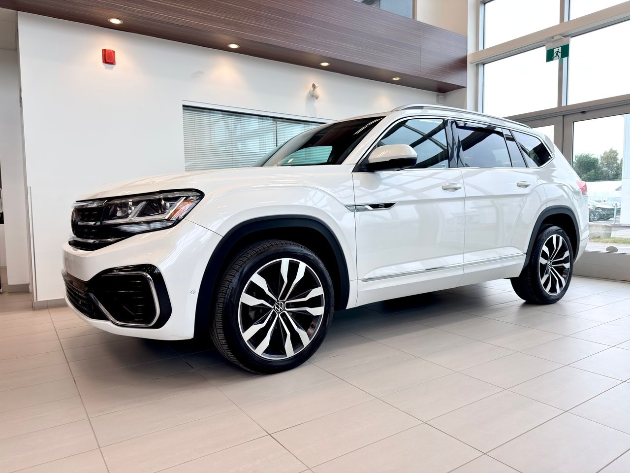 2021 Volkswagen Atlas White Notre-Dame-des-Prairies - photo #3