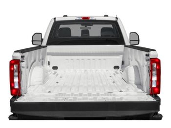 Ford Super Duty F-350 à roues arrière simples XL