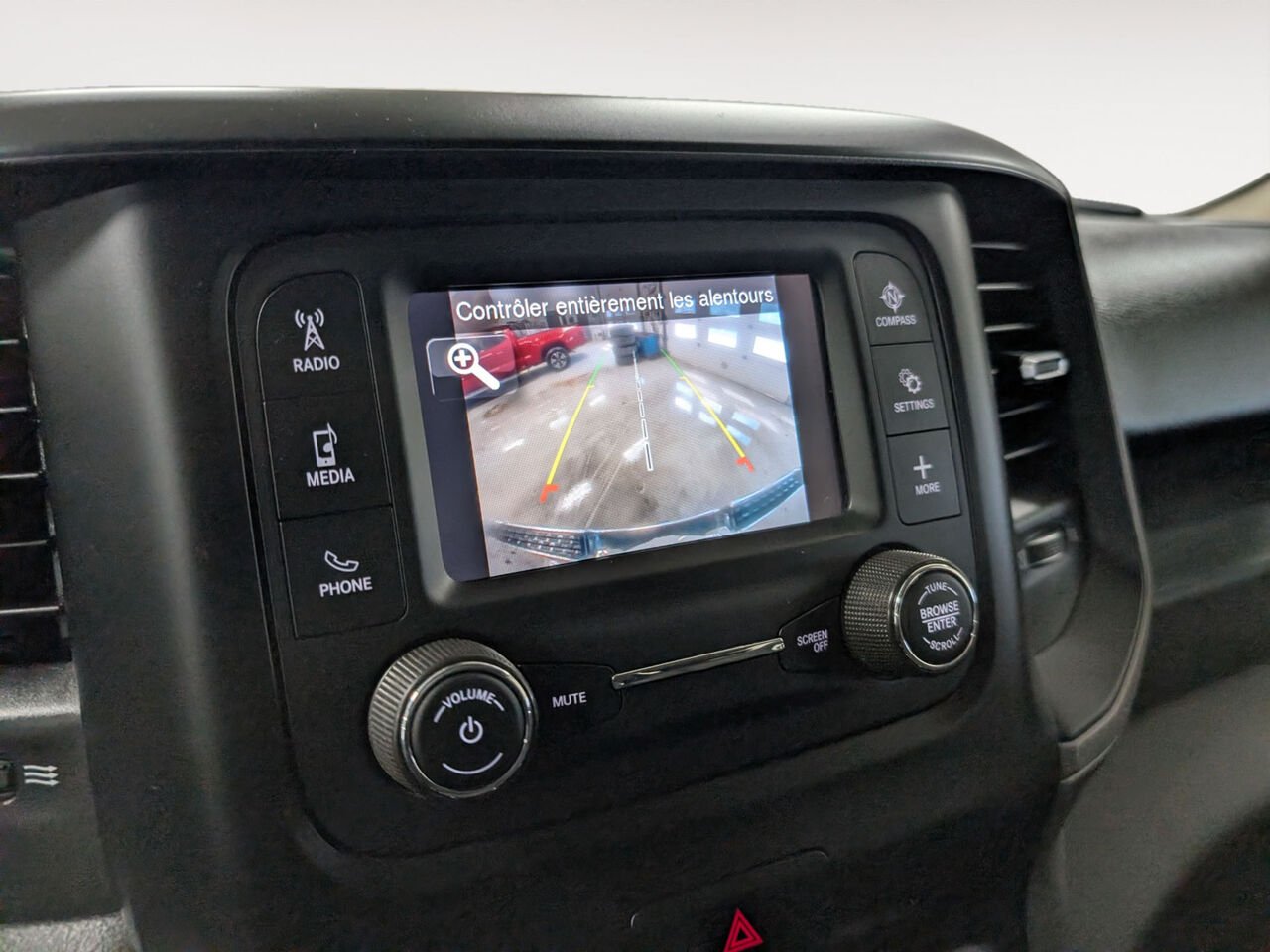 Ram 1500 Tradesman/AC/BLUETOOTH/CAMERA DE RECUL/PHARES AUTOMATIQUES 2020 Gris Sherbrooke - photo #18