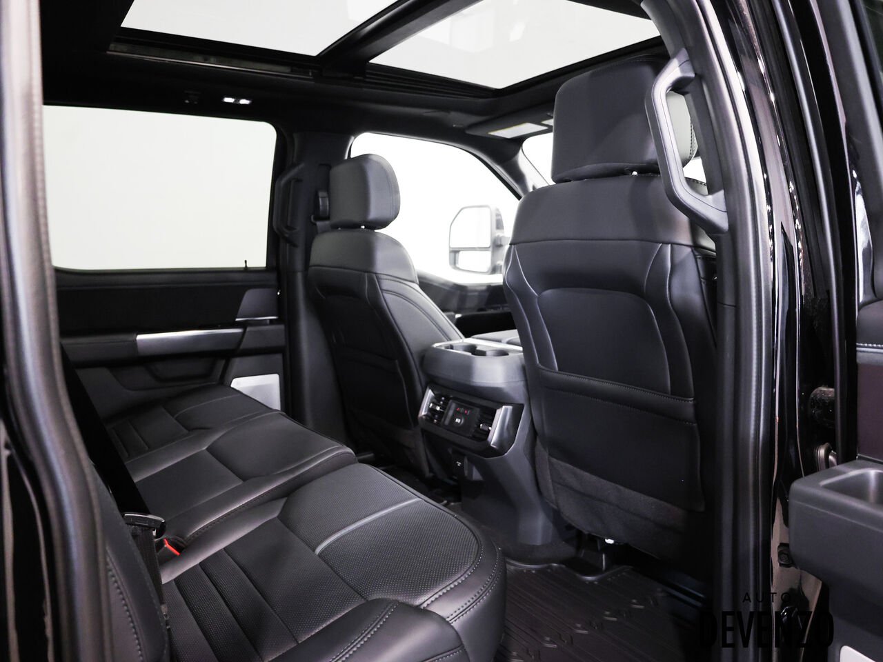 2026 Ford Super Duty F-450 DRW Black Saint-Eustache - photo #8
