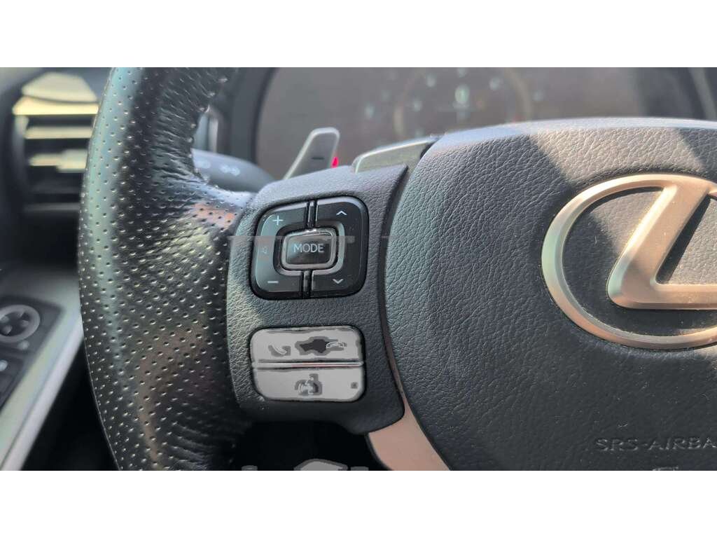 2018 Lexus IS Red Gatineau - photo #13