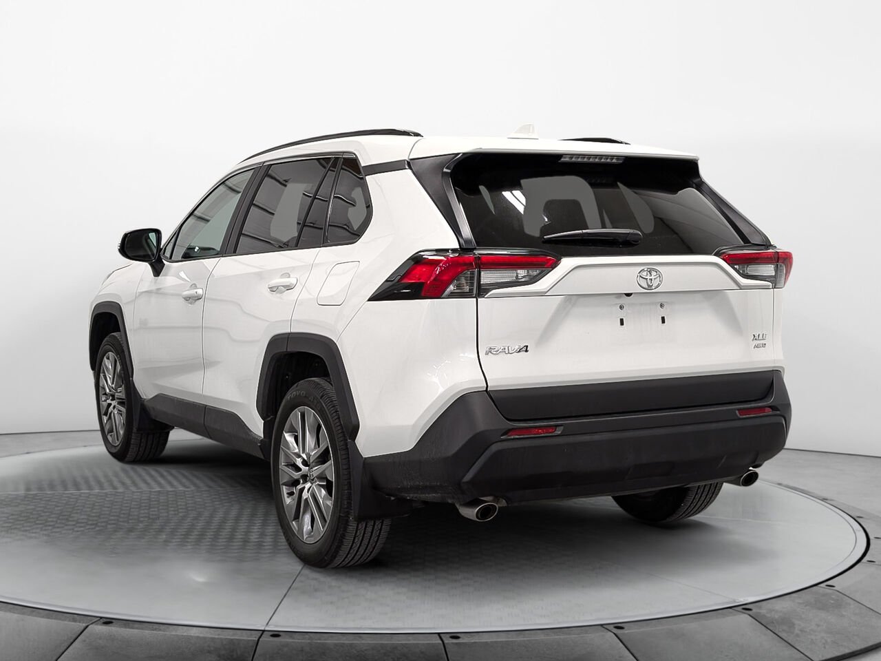 TOYOTA RAV4 AWD XLE 5486 km SEULEMENT Toit Ouvrant à voir!! 2022 Blanc Sherbrooke - photo #2