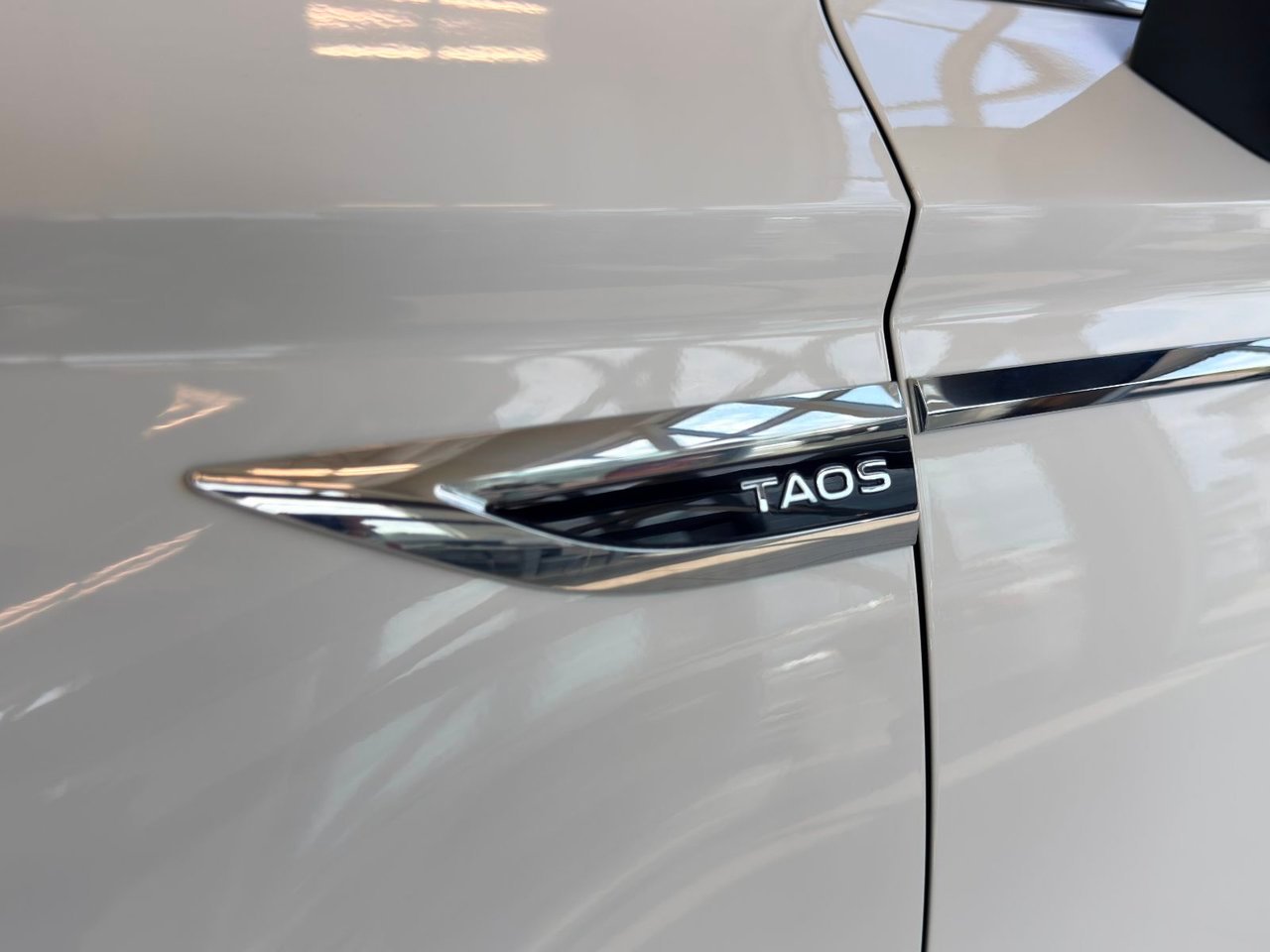 2022 Volkswagen Taos White Notre-Dame-des-Prairies - photo #14