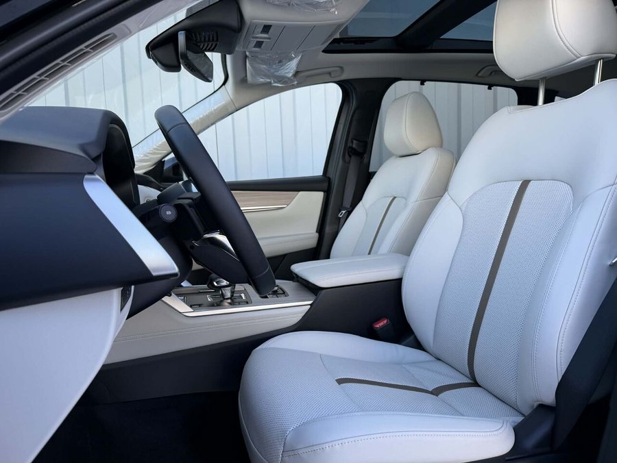 Mazda CX-90 hybride rechargeable Éligible à une subvention gouvernementale allant jusqu’à 7500$ 2025 Noir de jais mica