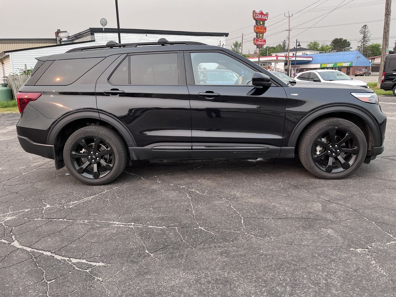 2024 Ford Explorer Black Mont-Laurier - photo #3