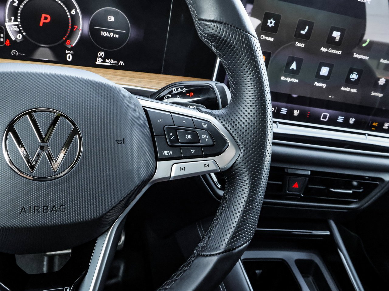 2026 Volkswagen Tiguan Highline Turbo R-Line 4MOTION Black Sherwood Park - photo #24
