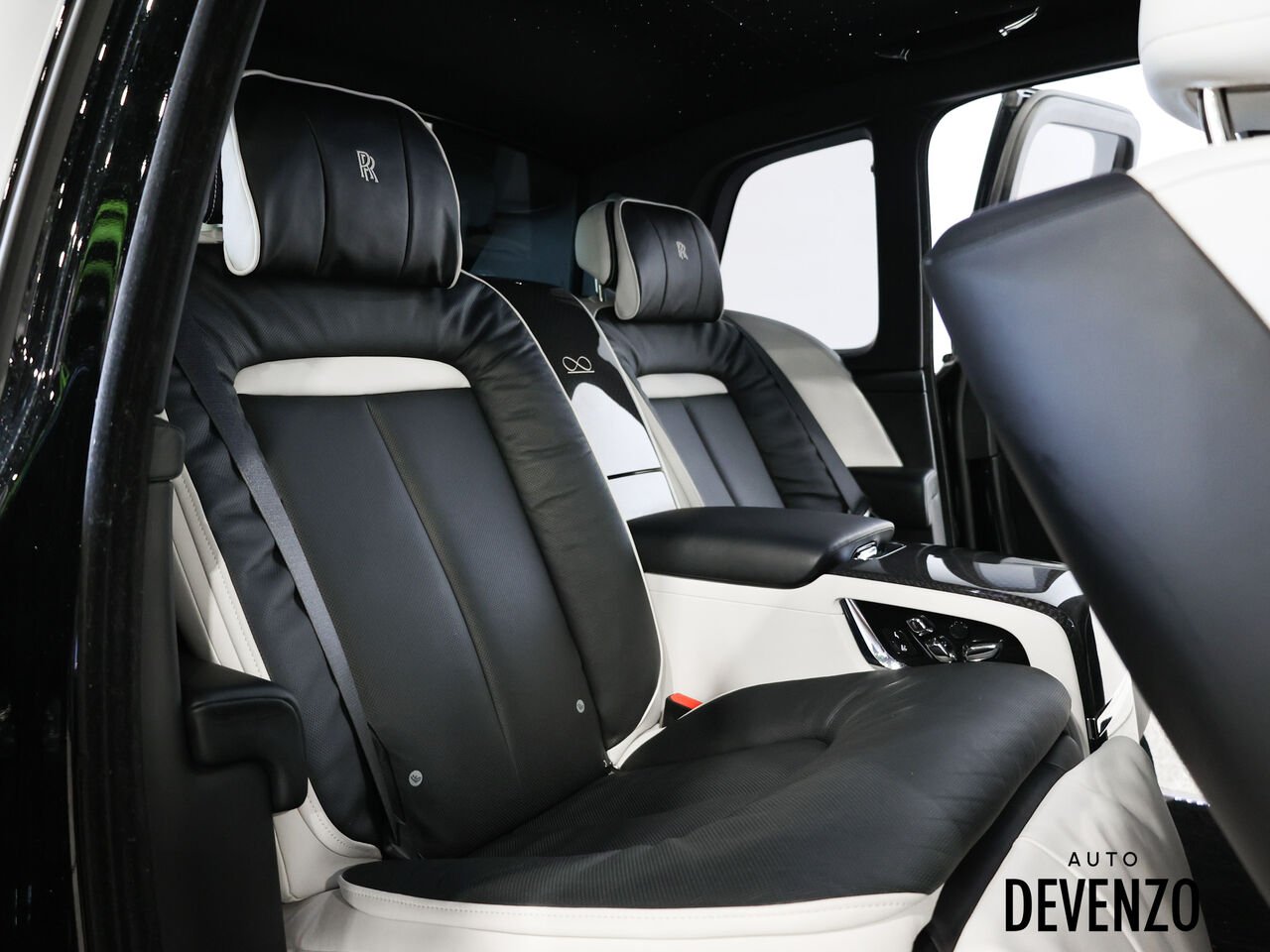 Rolls-Royce Cullinan 2023 Noir Saint-Eustache - photo #7
