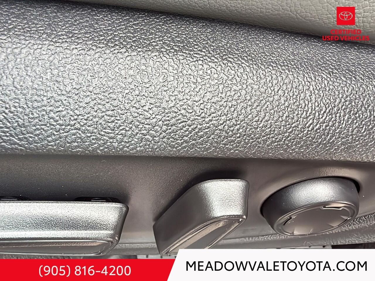 2024 Toyota Sienna One Owner, 4 New Tires, Midnight Black Metallic Mississauga - photo #9