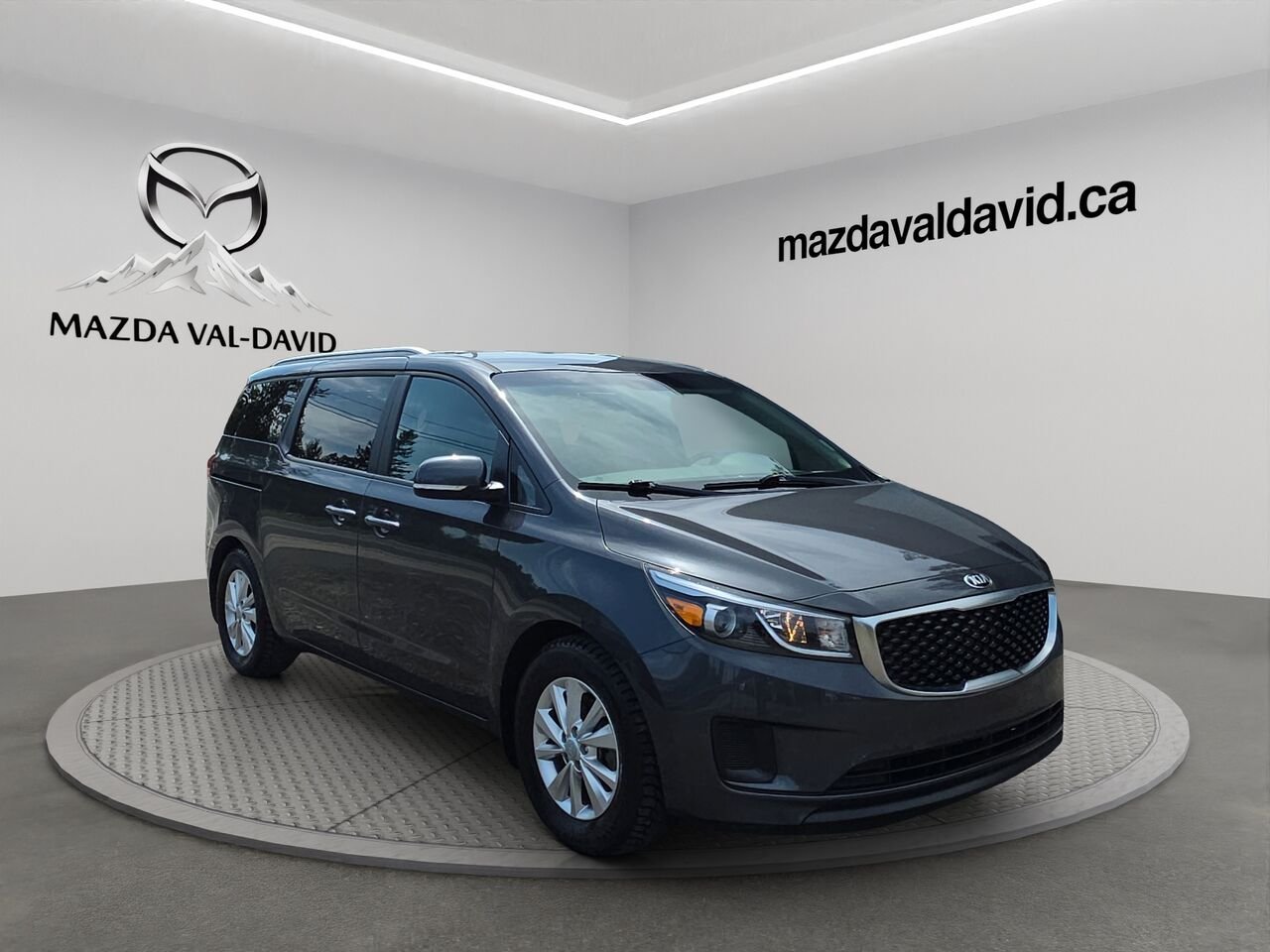 Kia Sedona LX TA, 8 passagers, volant chauffant, commande audio au volant, Apple carplay 2018 Gris Val-David - photo #4