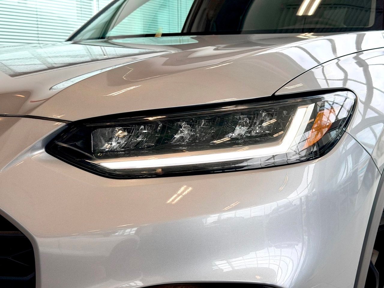2025 Honda HR-V Silver Notre-Dame-des-Prairies - photo #3