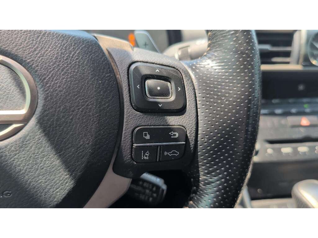 2018 Lexus IS Red Gatineau - photo #14