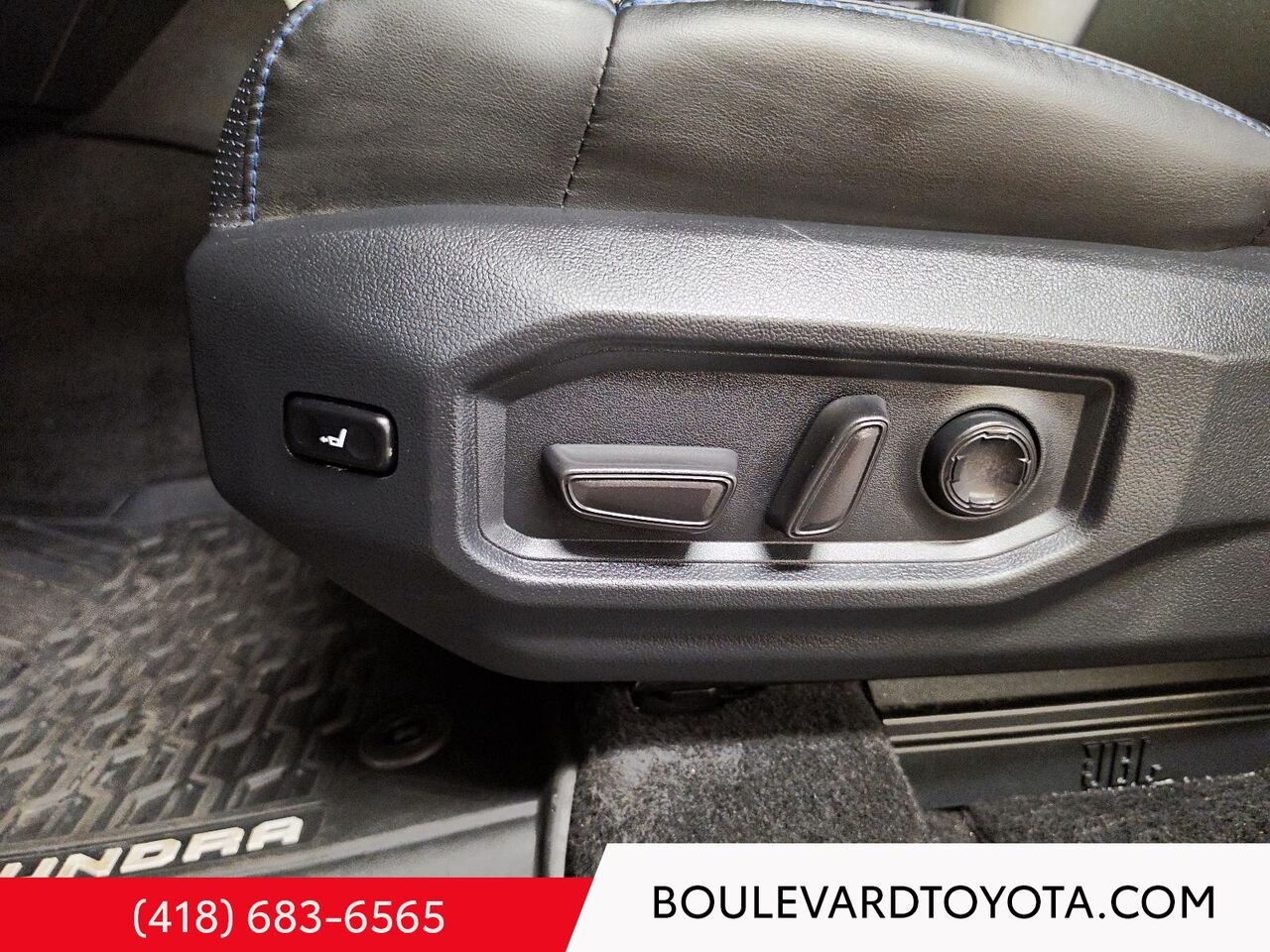 Toyota Tundra 531782-43 | PLATINUM CREWMAX, 4X4 2024 Gris magnétique métallisé Québec - photo #10