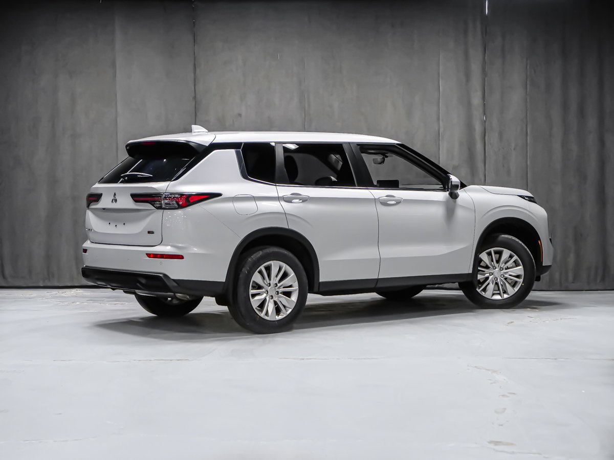 Mitsubishi Outlander ES 2026 Blanc diamant Montréal - photo #5