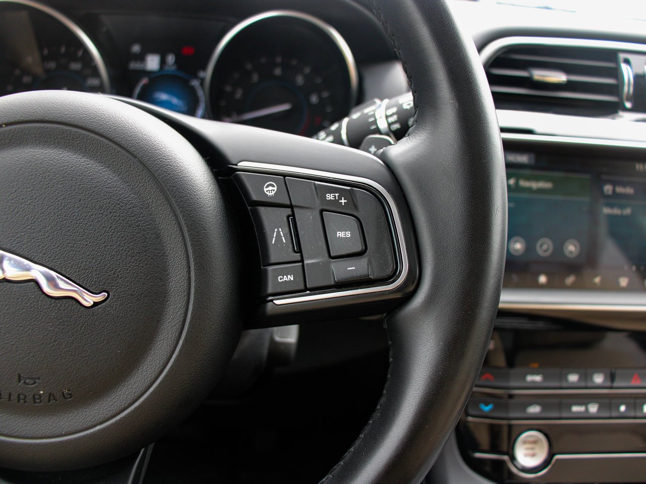 2020 Jaguar F-PACE 25t AWD Premium Black Sherwood Park - photo #22