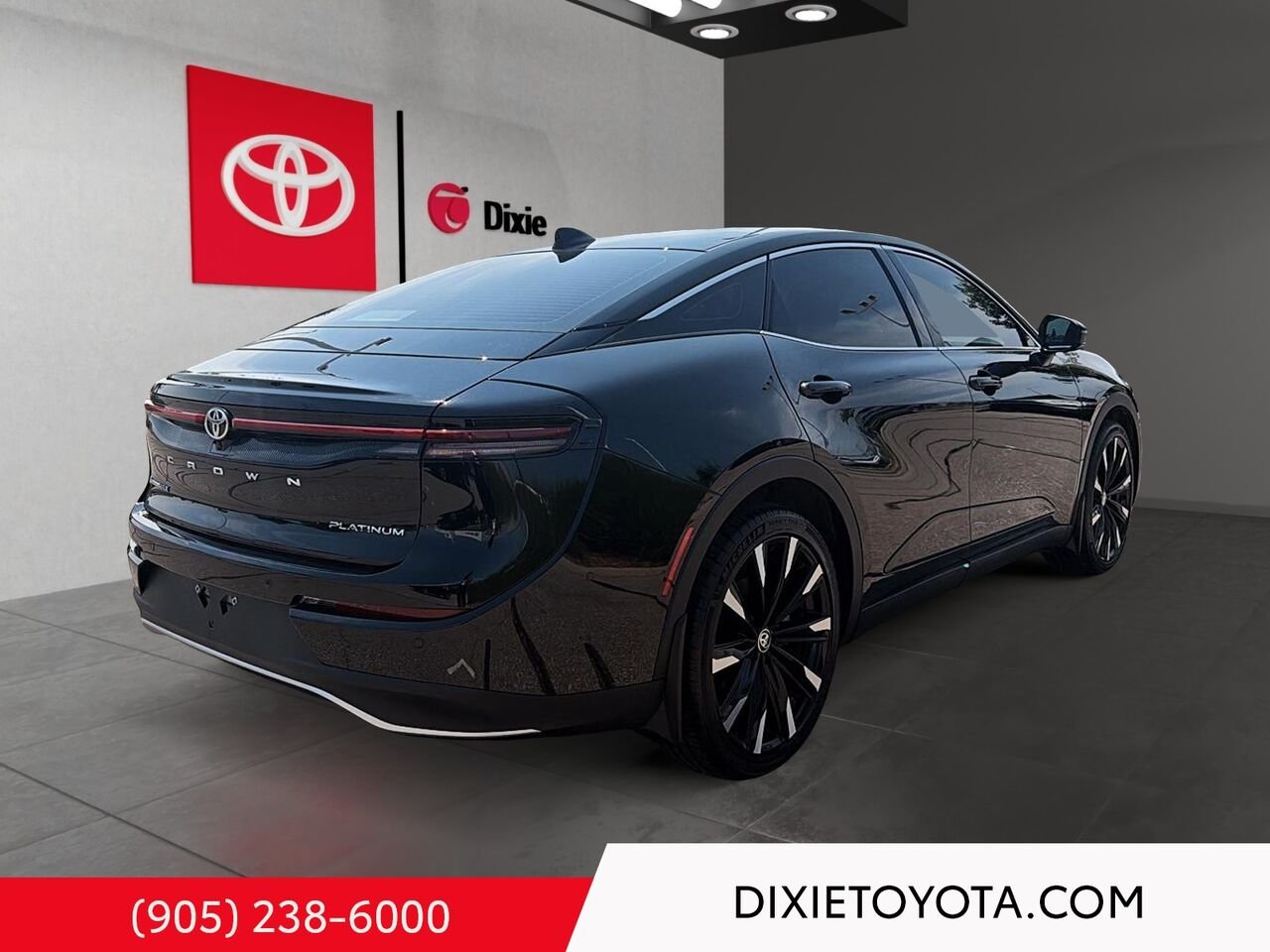 2026 Toyota Crown HYBRID PLATNIUM AWD / CLEAN CARFAX / HEATED AND VENTILATED SEATS / ALLOY WHEELS / CARPLAY AND ANDROID AUTO Mississauga - photo #3