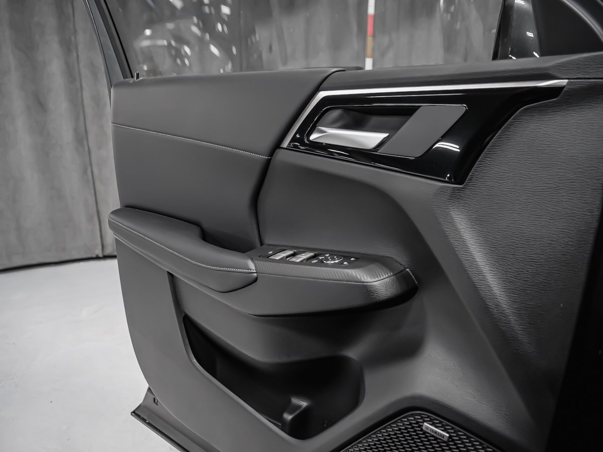 2026 Mitsubishi Outlander Plug-In Hybrid LE Graphite Grey Metallic Montreal - photo #8
