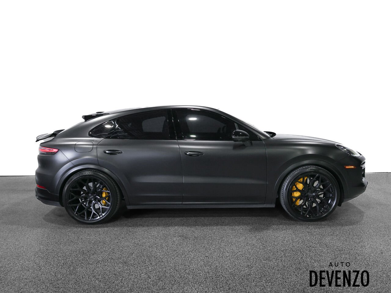 2020 Porsche Cayenne Black Saint-Eustache - photo #2