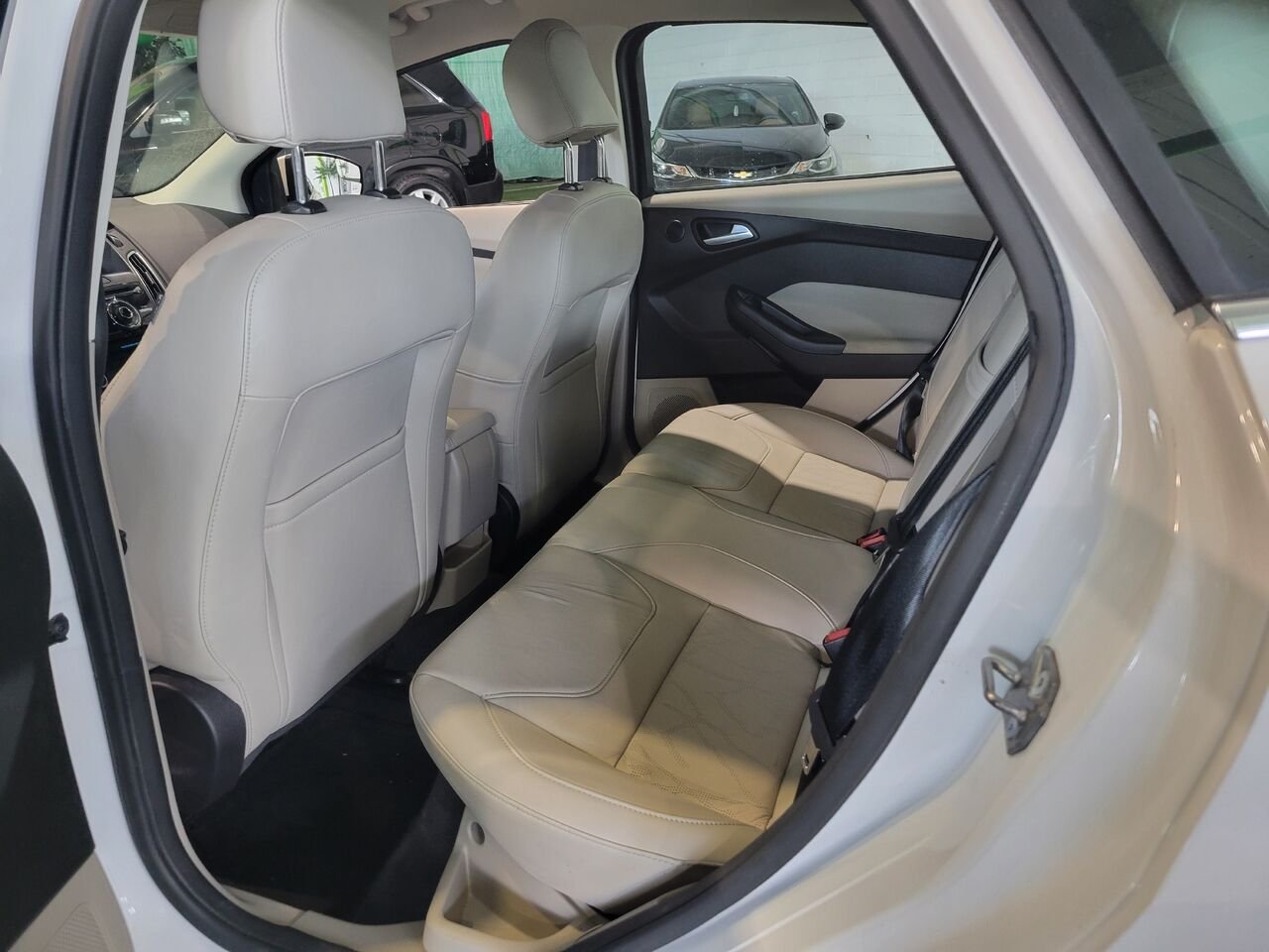 2016 Ford Focus Electric White  - photo #12