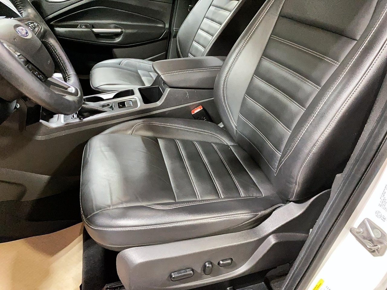 2019 Ford Escape Titanium White Baie-Comeau - photo #10
