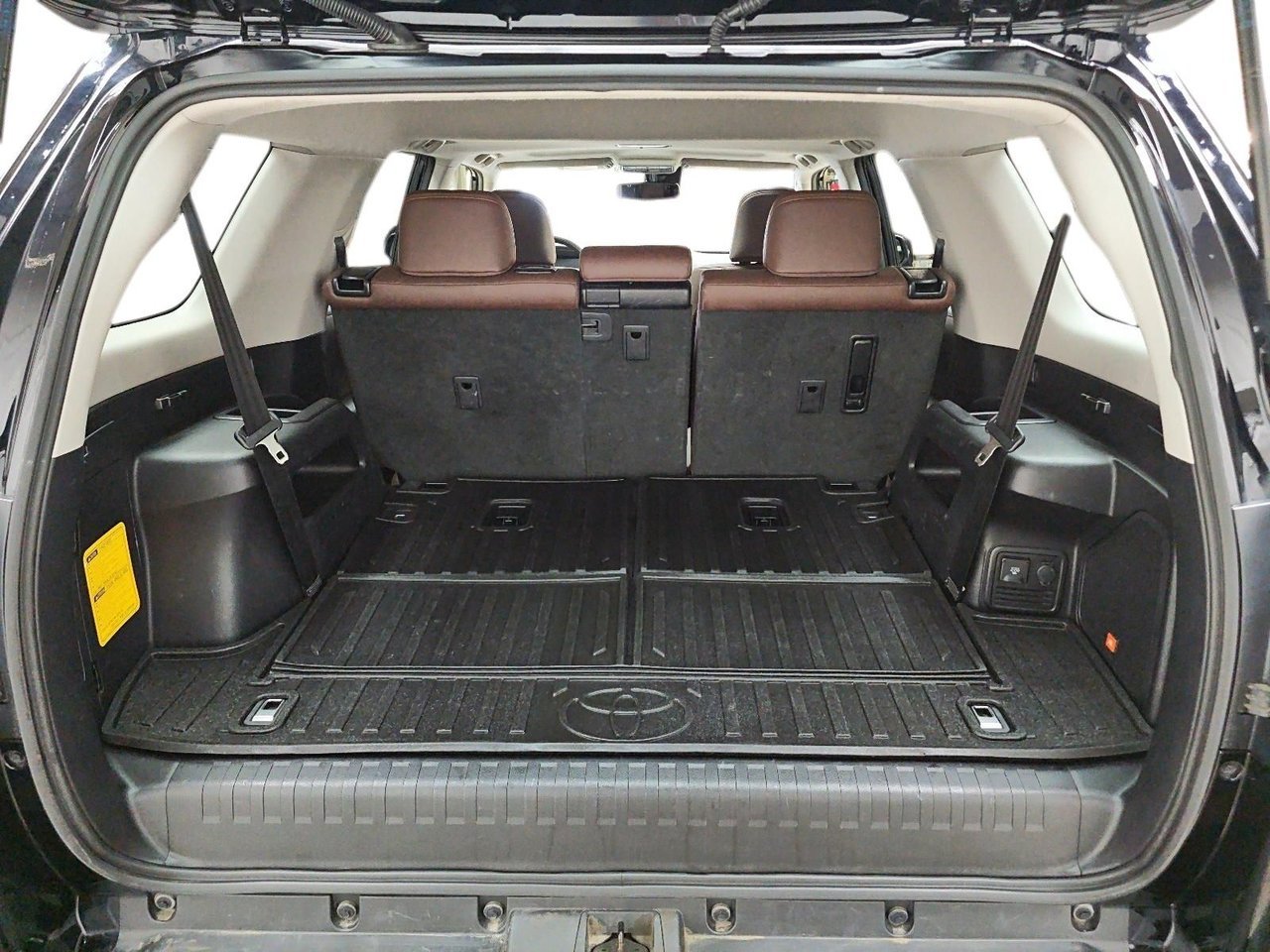 Toyota 4Runner NIV JTEKU5JR5P6092975 2023 Noir Baie-Comeau - photo #5