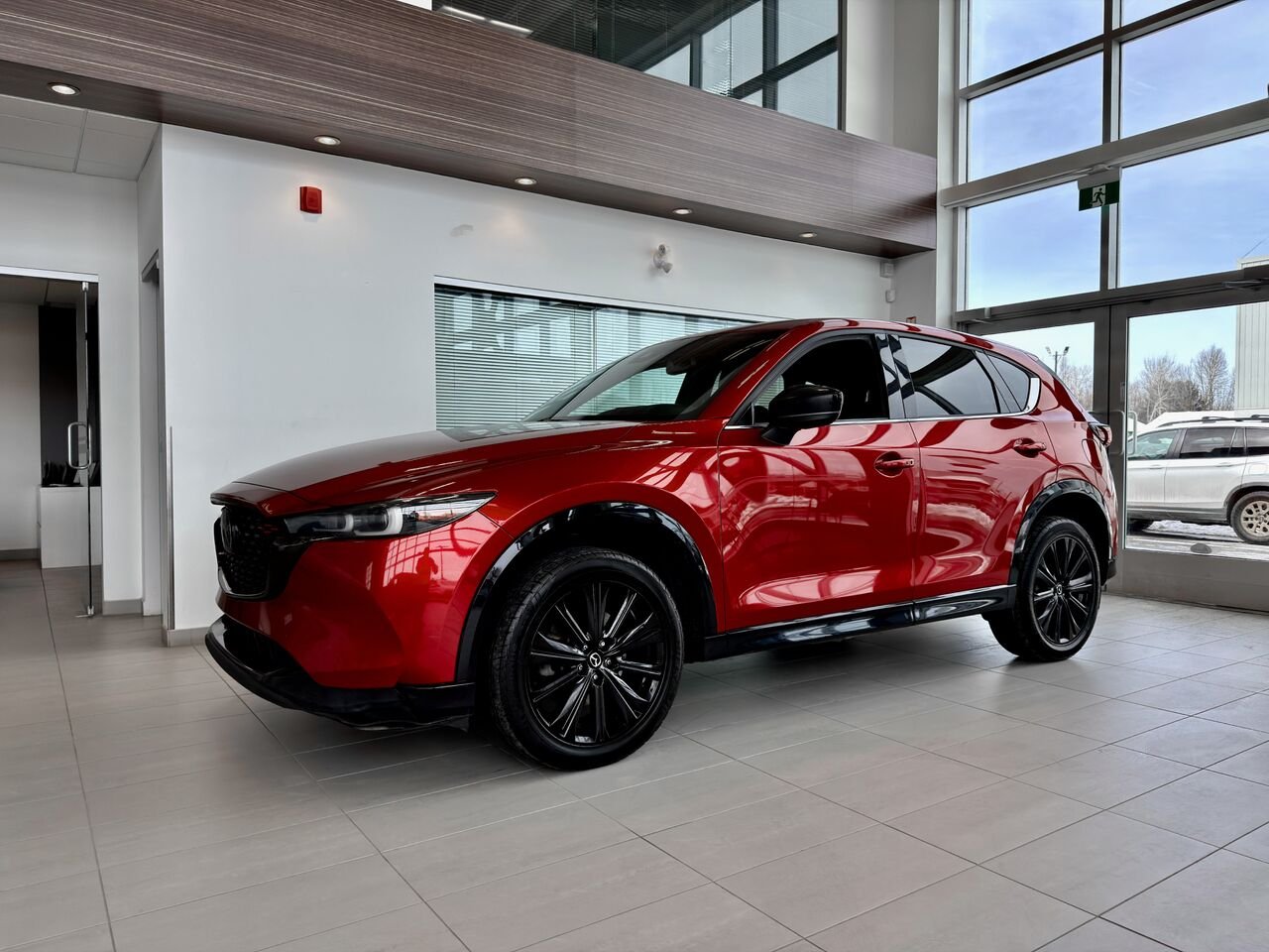 2022 Mazda CX-5 Red Notre-Dame-des-Prairies - photo #2