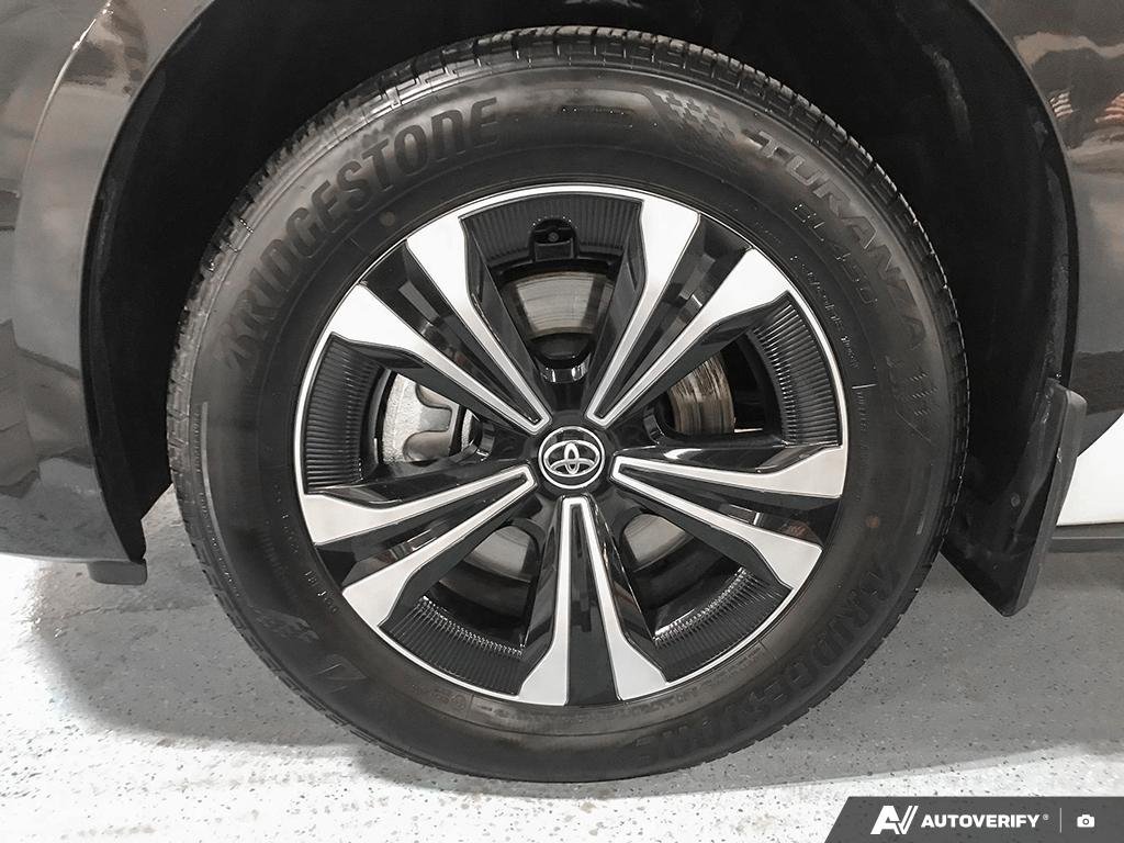 2025 Toyota bZ4X S2501170 | XLE White Edmonton - photo #5