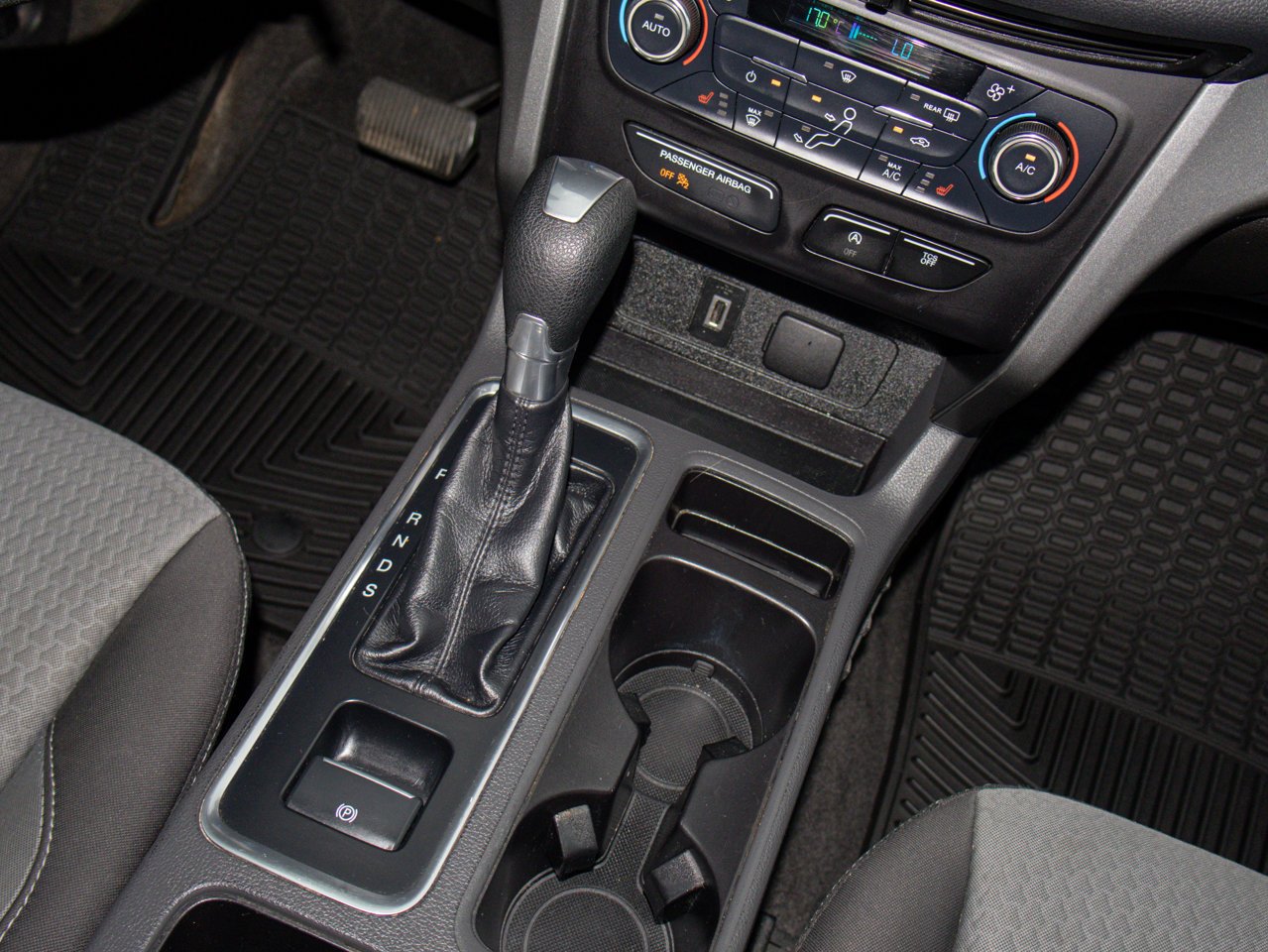 2017 Ford Escape FWD 4dr SE Beige Sherwood Park - photo #29