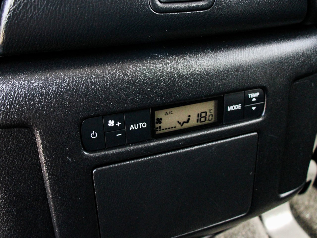2024 Nissan Armada 4x4 SL White Sherwood Park - photo #31